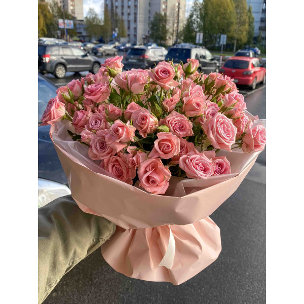 кустовые розы  в упаковке